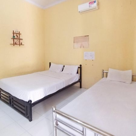 Reddoorz At El Shaday Homestay Banyuwangi Banyuwangi  Extérieur photo