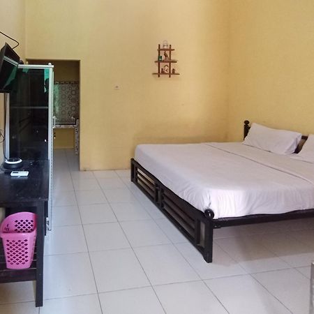 Reddoorz At El Shaday Homestay Banyuwangi Banyuwangi  Extérieur photo